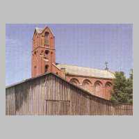 071-1105 Die Kirche in Paterswalde im Jahre 1990. Das von Geschosseinschlaegen gekennzeichnete Gotteshaus wird als Duengemittellager genutzt.jpg